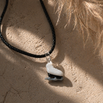Ice Skate Murano Glass Necklace · Handcrafted Winter Sports Pendant - Imagen 3
