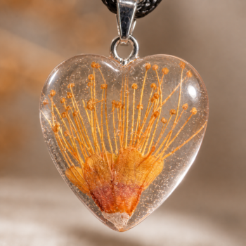 Botanical Heart Necklace · Resin Pendant - Imagen 5