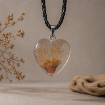 Botanical Heart Necklace · Resin Pendant - Imagen 4