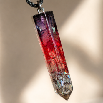 Crystal Point Resin Necklace . Handmade Prism Pendant - Imagen 3