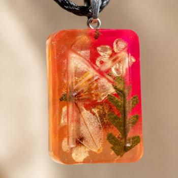 Glow in the Dark Resin Pendant. Handmade Necklace - Imagen 3