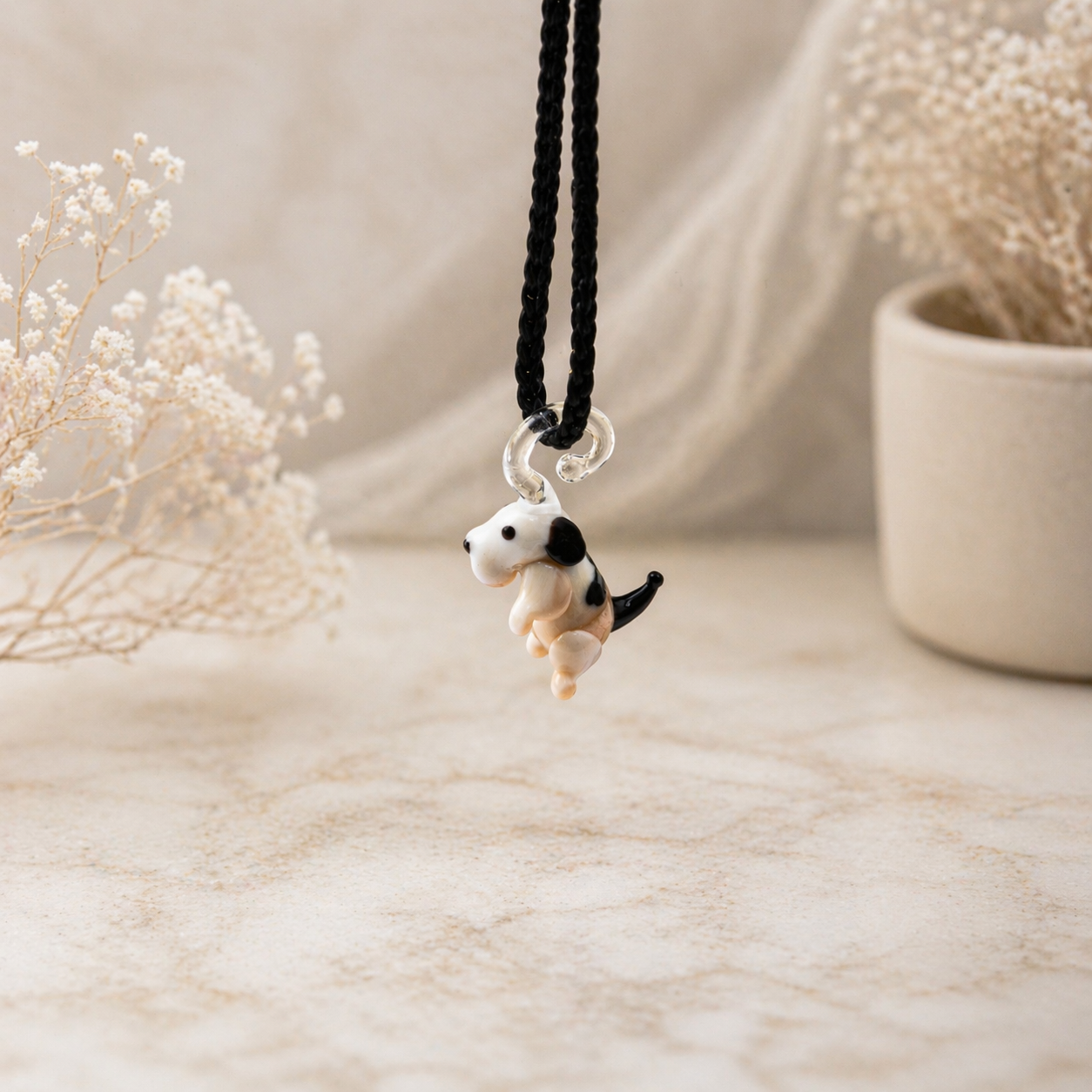 spotted-labrador-murano-glass-necklace Labrador Murano Glass Necklace · Handcrafted Dog Pendant - Imagen 1