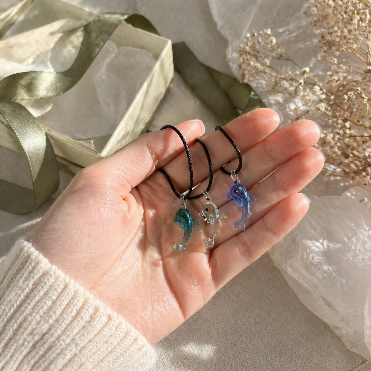 dolphin-murano-glass-necklace-hand Dolphin Murano Glass Necklace · Handcrafted Azure Ocean Pendant - Imagen 1