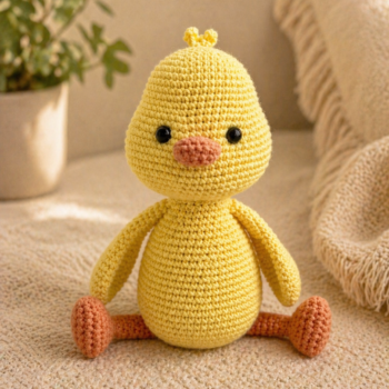 Amigurumi Chick Plush · Handmade Crochet Toy with Interchangeable Clothes - Imagen 3