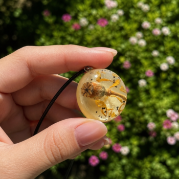 Botanical Resin Pendant. Nature Necklace - Imagen 2