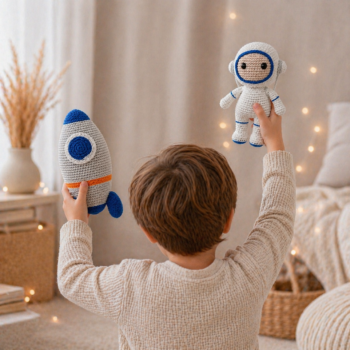 Amigurumi Astronaut Doll · Handmade Crochet Plush with Spaceship - Imagen 5