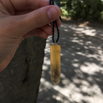 Yellow Prism Resin Necklace. Natural Roots Pendant - Imagen 3