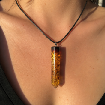 Earth Tone Resin Necklace. Root Prism Nature Pendant - Imagen 2