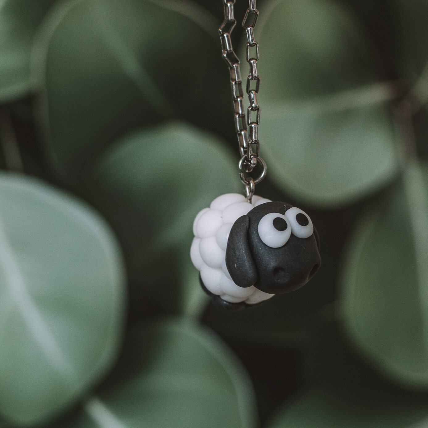 necklace-sheet-porcelain Sheep Porcelain Necklace · Handcrafted Farm Animal Lamb Pendant - Imagen 1